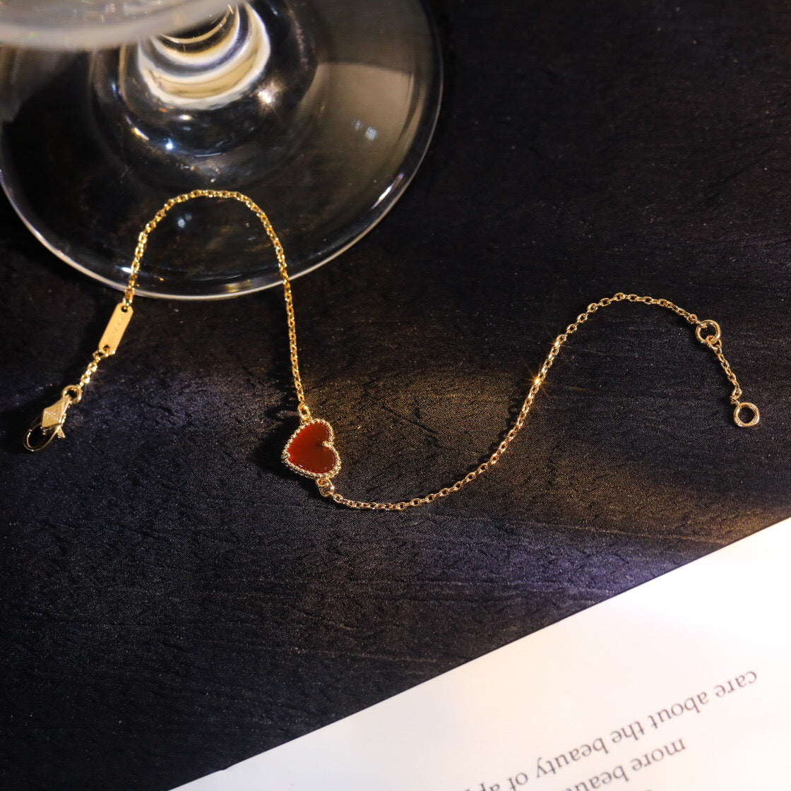 Dream HEART-SHAPED  CARNELIAN SINGLE FLOWER BRACELET