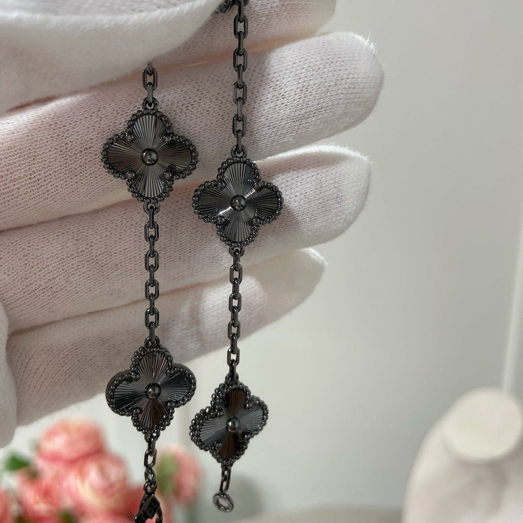 [Dream ]New CLOVER 5 MOTIF BLACK BRACELET