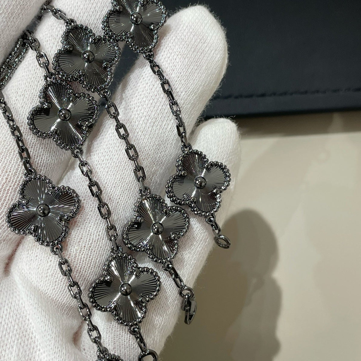 [Dream ]New CLOVER 5 MOTIF BLACK BRACELET