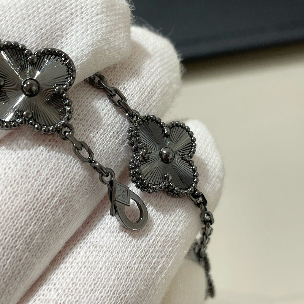 [Dream ]New CLOVER 5 MOTIF BLACK BRACELET