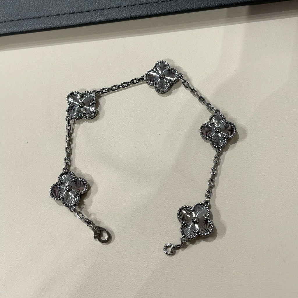 [Dream ]New CLOVER 5 MOTIF BLACK BRACELET