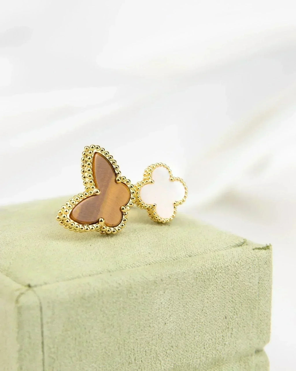 Dream LUCKY BETWEEN THE FINGER RING