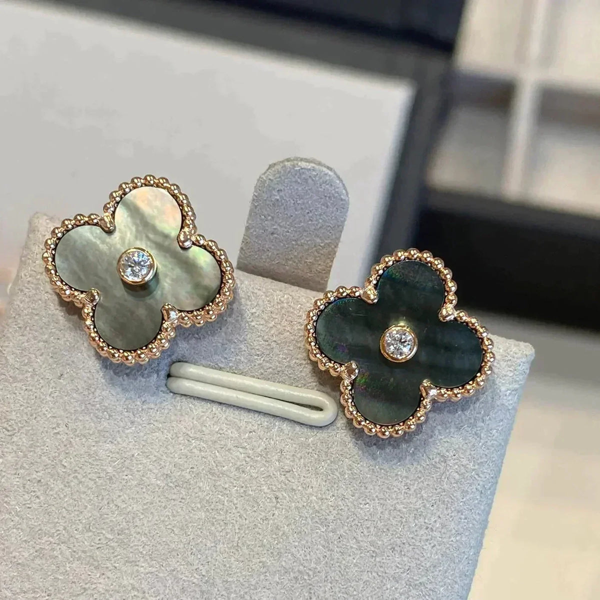 Dream CLOVER MEDIUM 1 MOTIFS GRAY MOP  DIAMOND EARRINGS