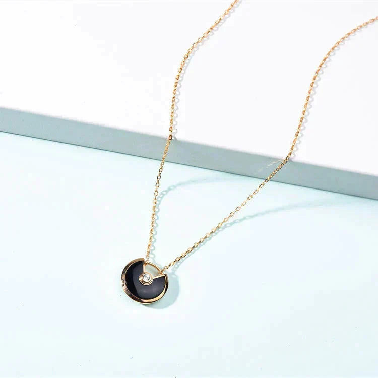 Dream AMULETTE GOLD CARNELIAN ONYX NECKLACE