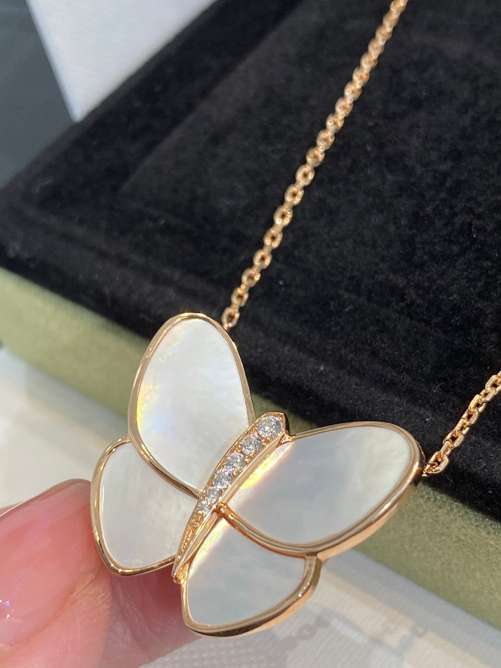 Dream BUTTERFLY GOLD MOP DIAMOND NECKLACE
