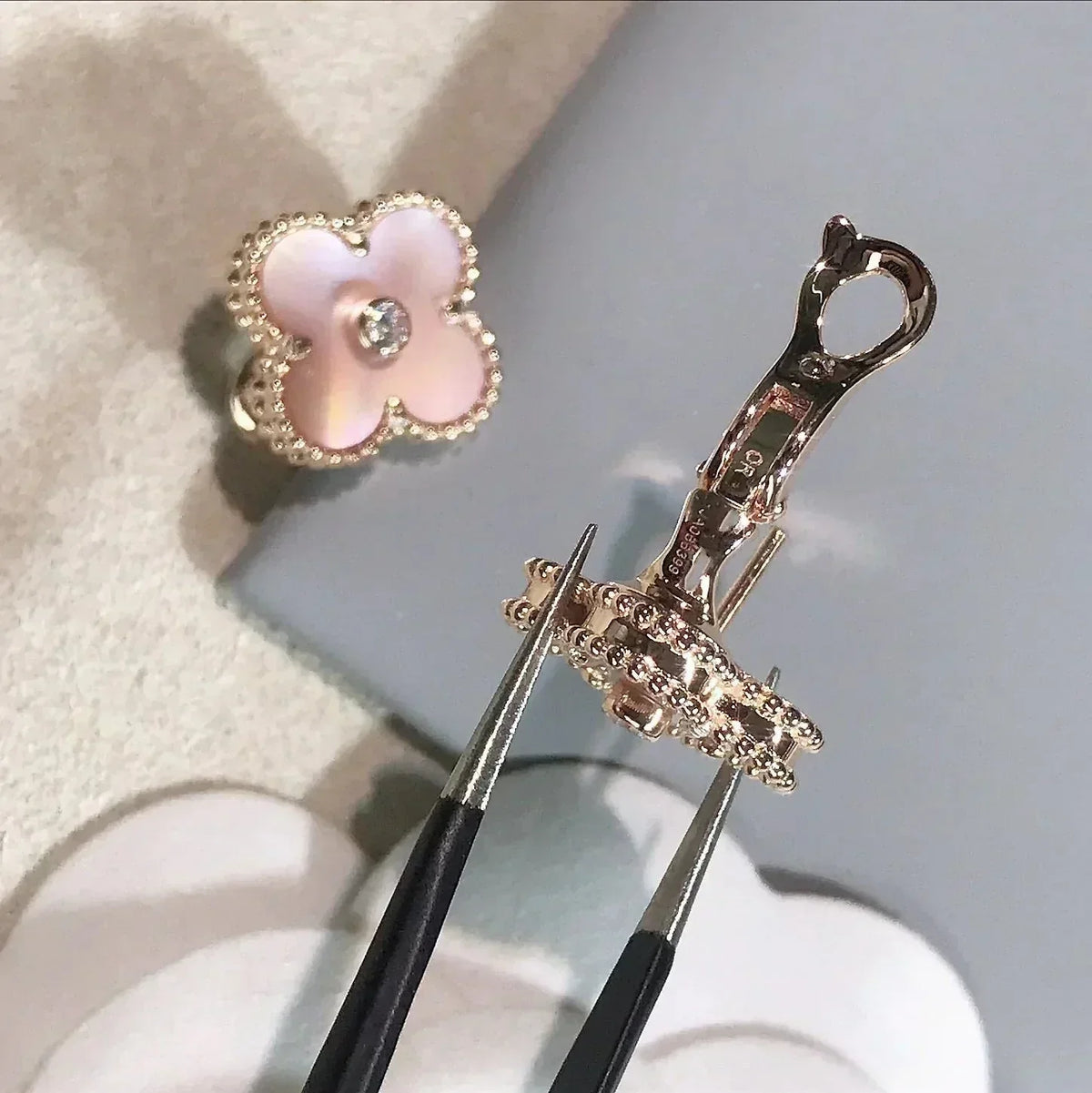 Dream CLOVER MEDIUM 1 MOTIFS  PINK MOP DIAMOND EARRINGS