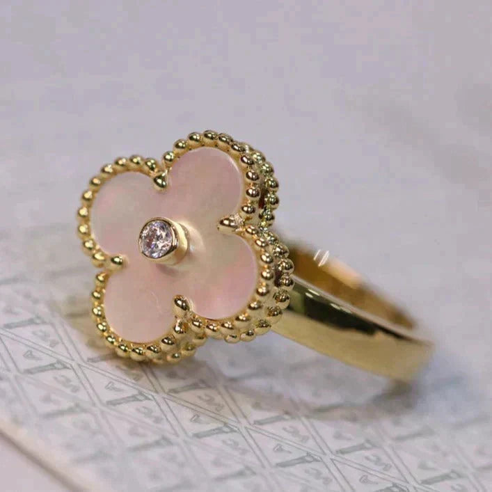 Traum CLOVER ROSA PERLMUTT RING GOLD DIAMANT