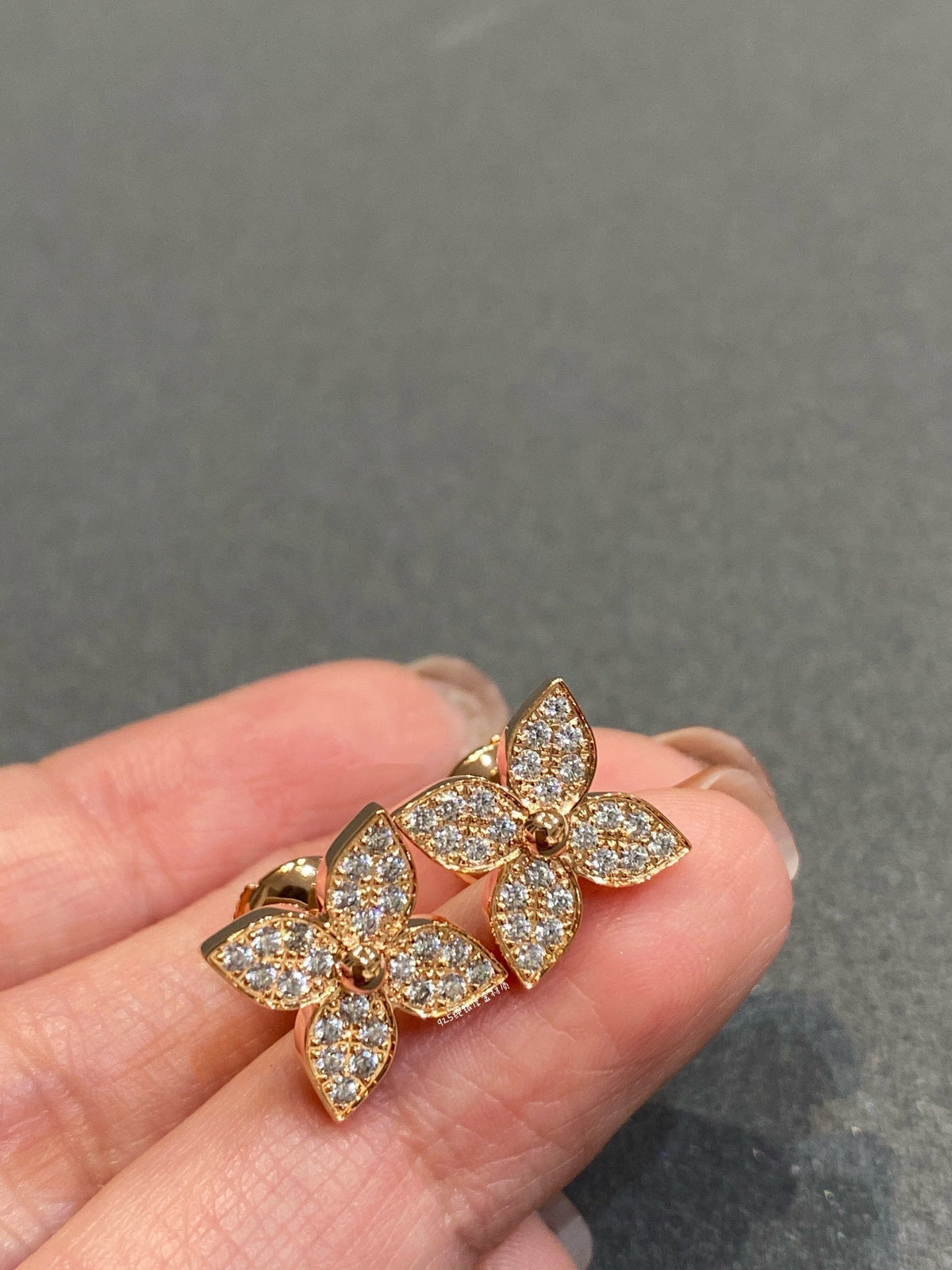 Dream STAR DIAMOND EARRINGS