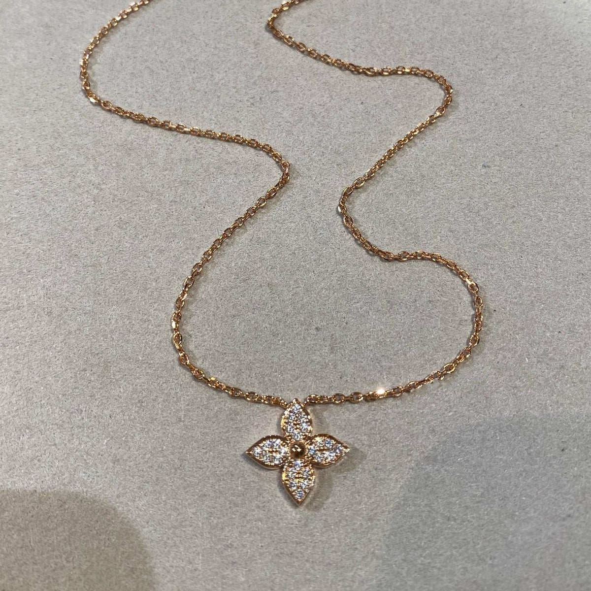 Dream STAR DIAMOND NECKALCE