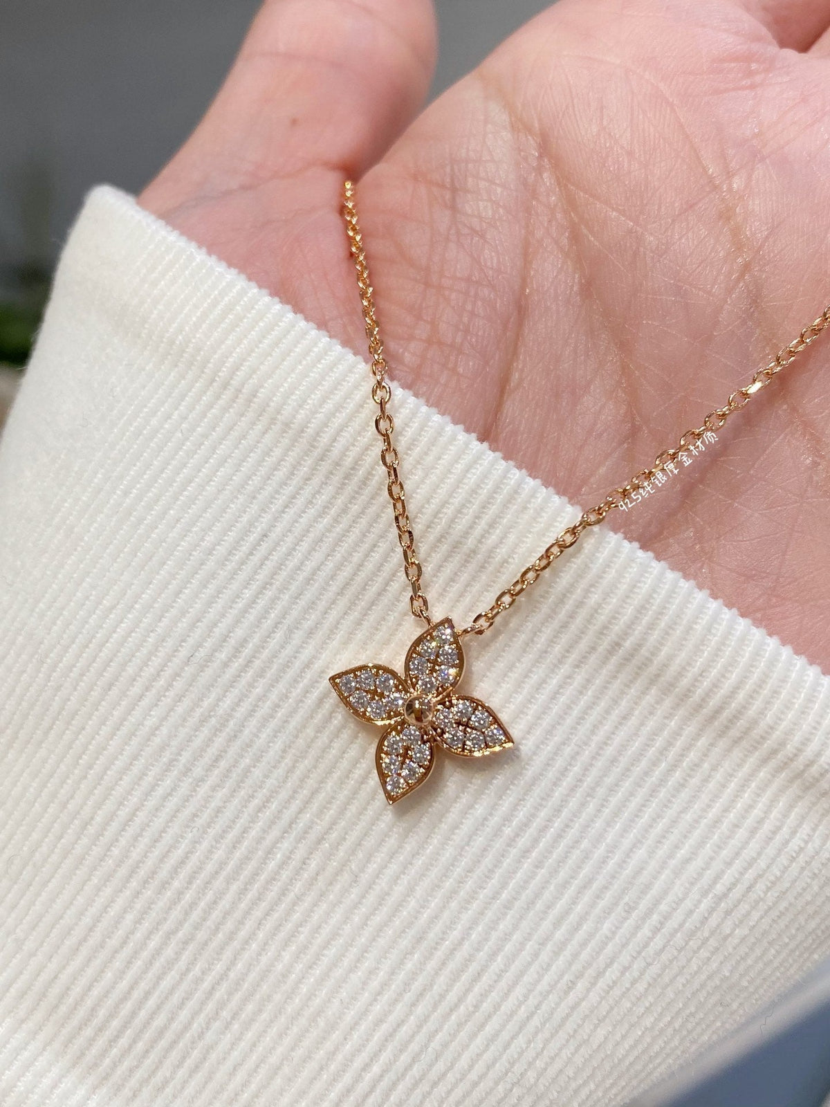 Dream STAR DIAMOND NECKALCE