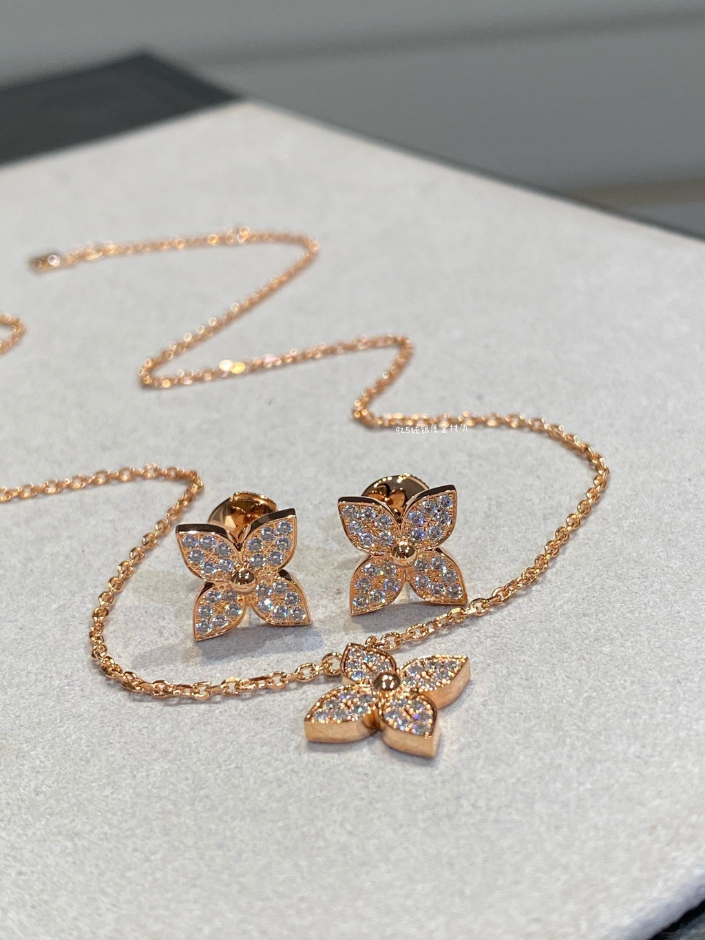 Dream STAR DIAMOND NECKALCE