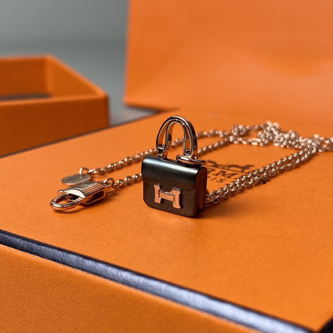 Dream CONSTANCE BLACK PEDANT PINK GOLD NECKLACE