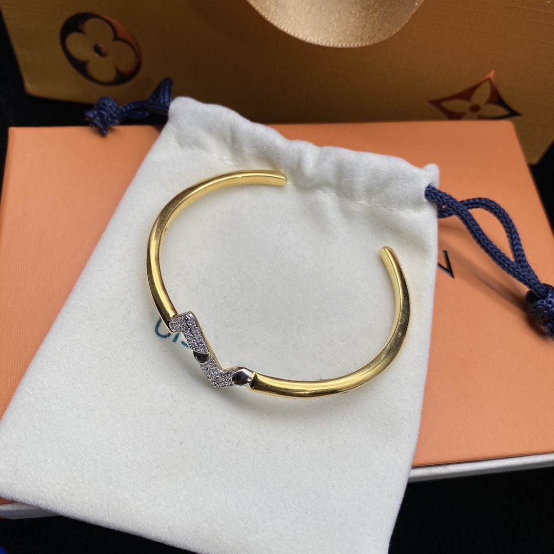 Dream VOLTE UPSITE DOWN DIAMOND GOLD OPEN BRACELET
