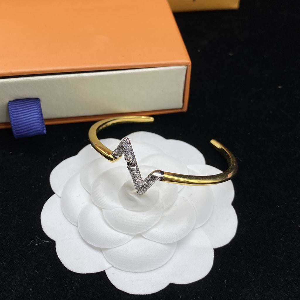 Dream VOLTE UPSITE DOWN DIAMOND GOLD OPEN BRACELET
