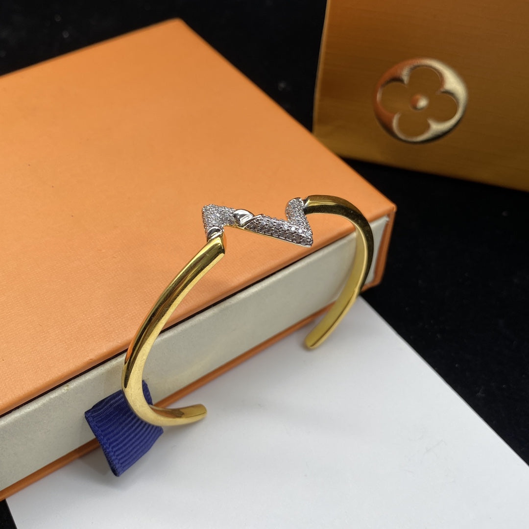 Dream VOLTE UPSITE DOWN DIAMOND GOLD OPEN BRACELET