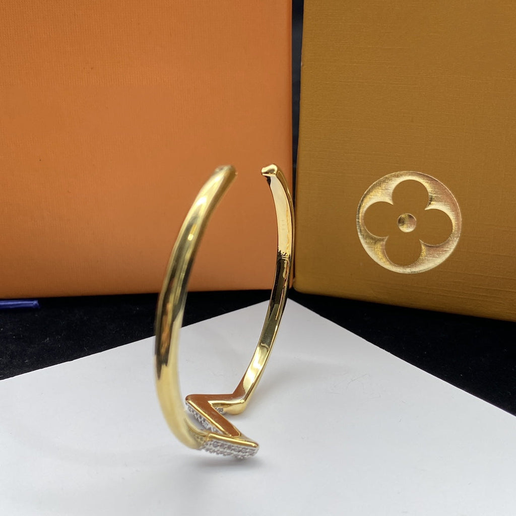 Dream VOLTE UPSITE DOWN DIAMOND GOLD OPEN BRACELET