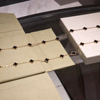 Dream CLOVER 20 MOTIFS ONYX NECKLACE