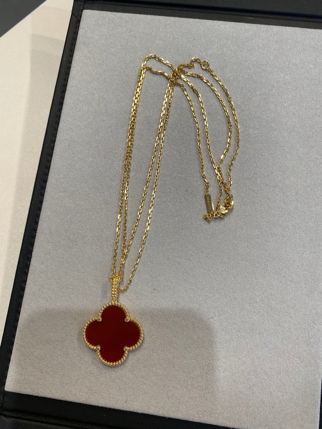 Dream CLOVER 25MM NECKLACE GOLD CARNELIAN
