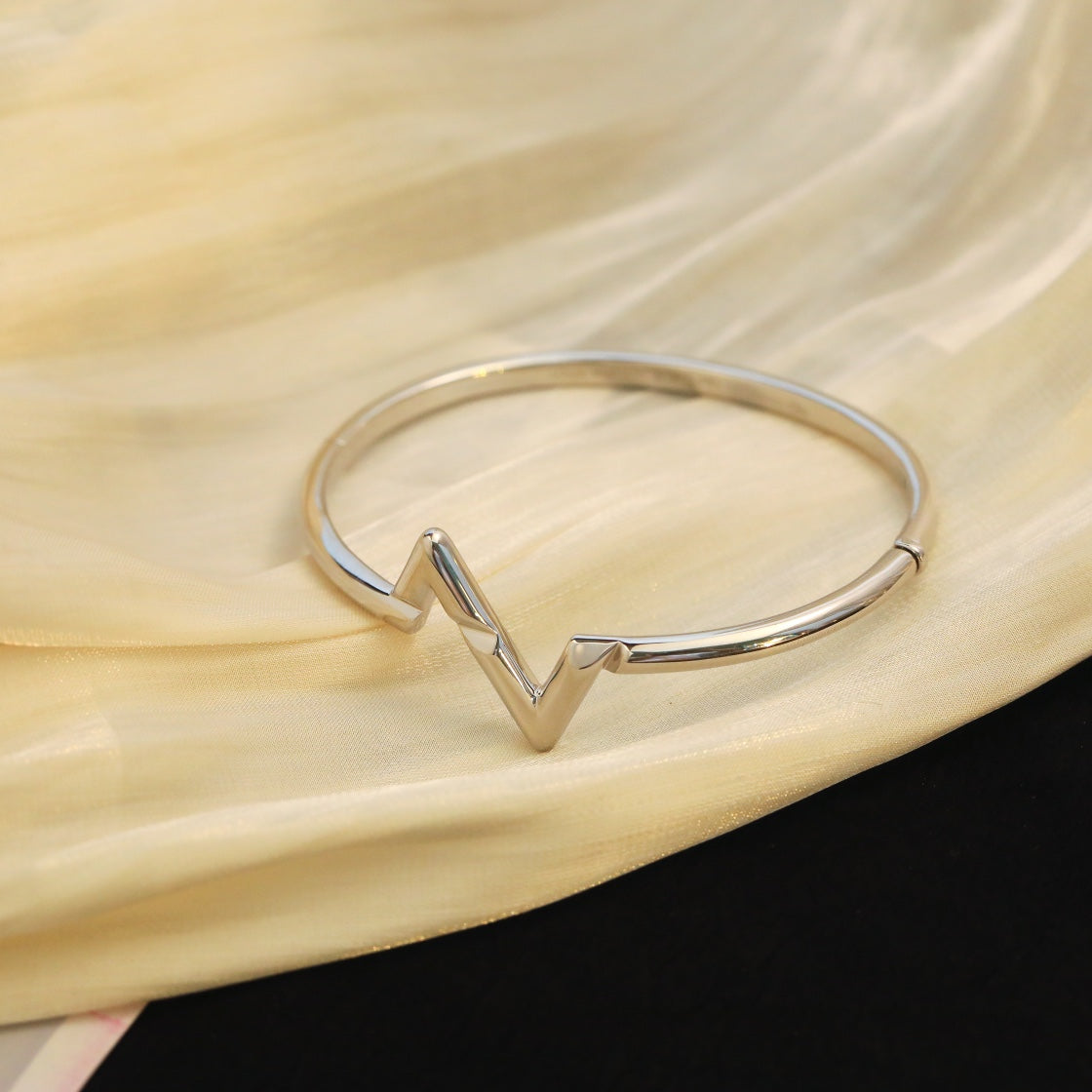 Dream VOLTE UPSITE DOWN BRACELET
