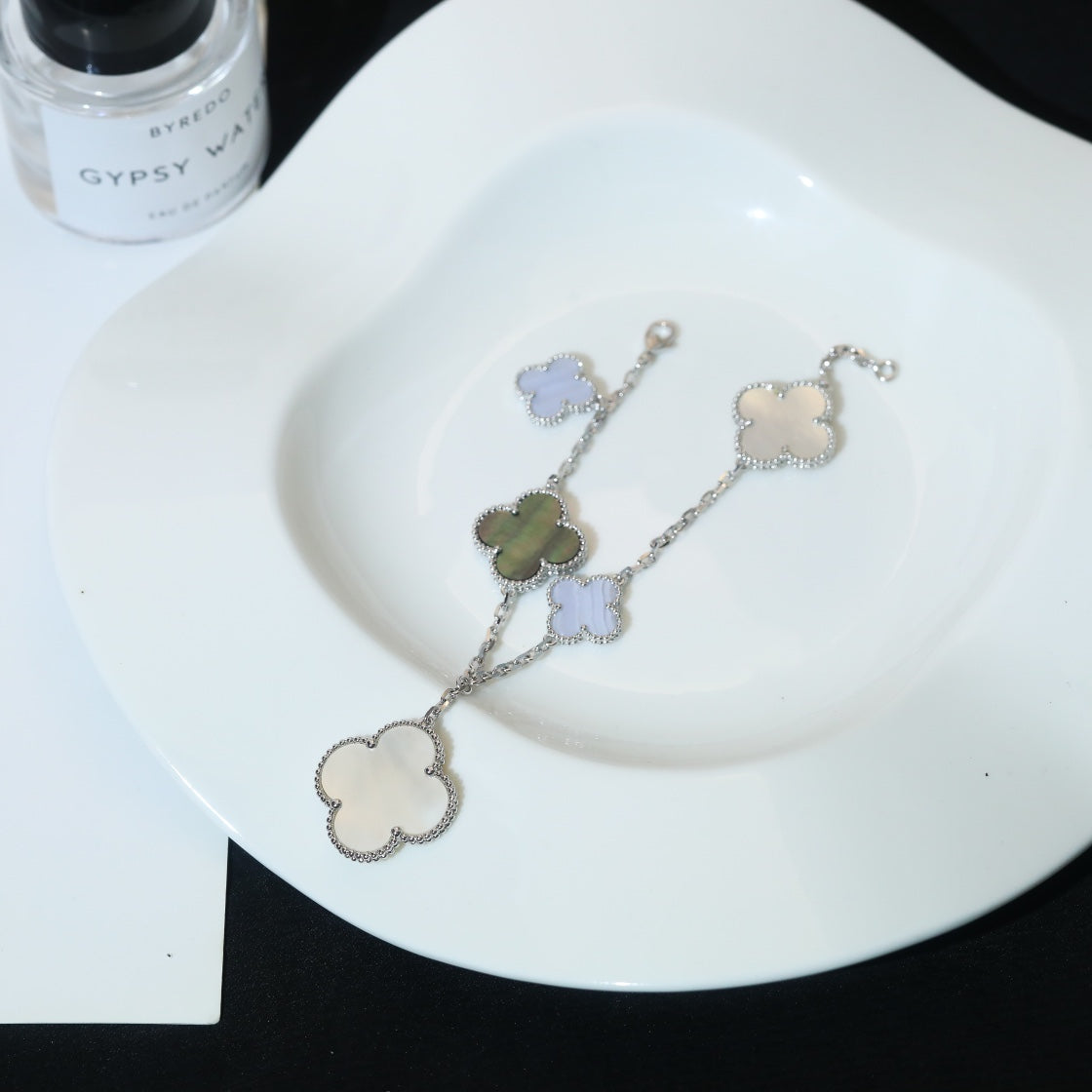 Dream CLOVER ARMBAND 5 MOTIVE PERLMUTT CHALCEDON SILBER