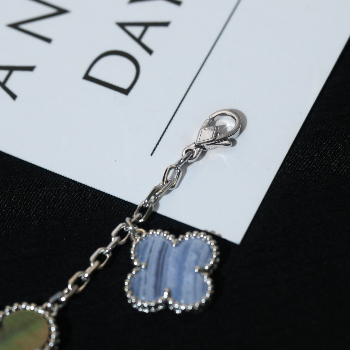 Dream CLOVER ARMBAND 5 MOTIVE PERLMUTT CHALCEDON SILBER