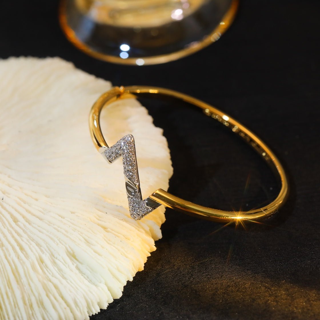 Dream VOLTE UPSITE DOWN GOLD DIAMOND BRACELET
