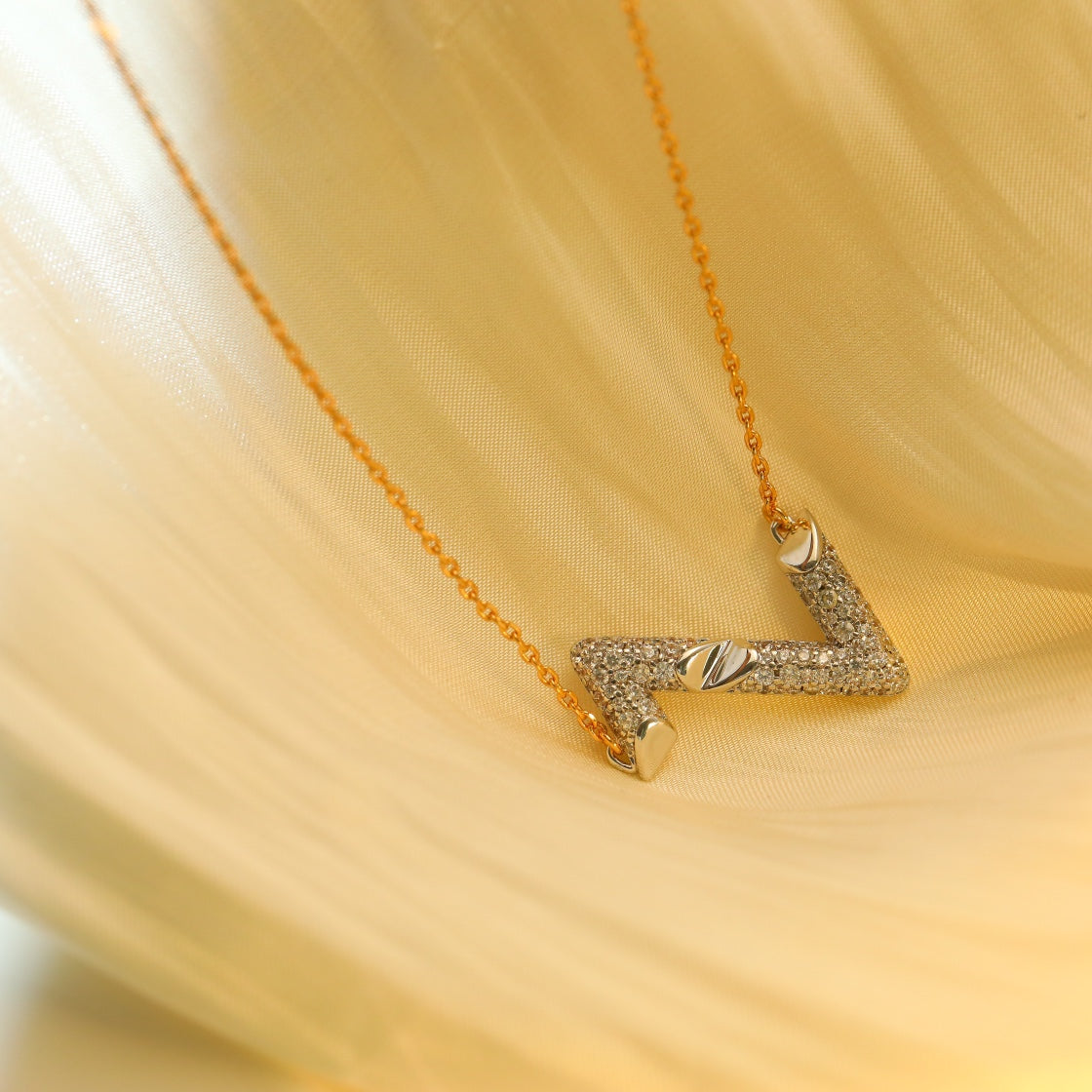 Dream VOLT SILVER DIAMOND PEDANT NECKLACE