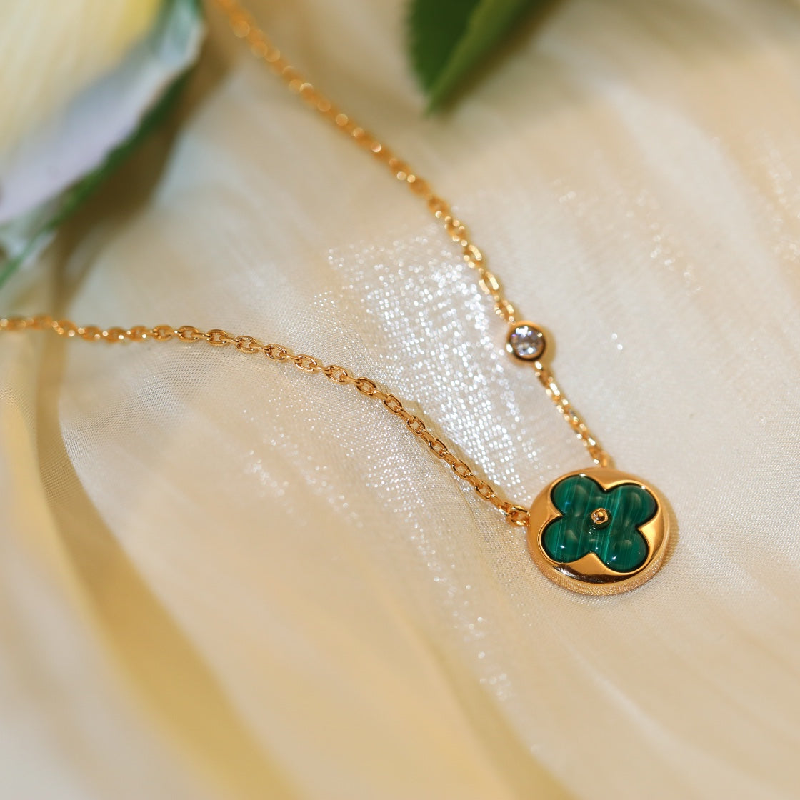Dream SUN PEDANT PINK GOLD 1 DIAMOND NECKLACE