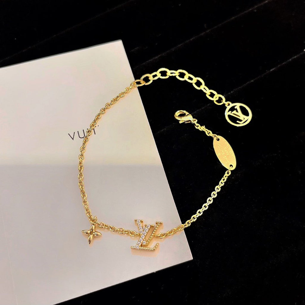 Dream LOGO STAR MOTIF GOLD BRACELET