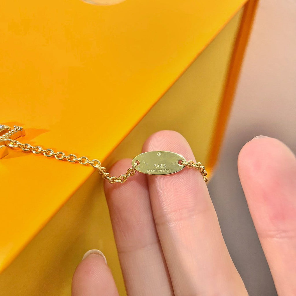 Dream LOGO STAR MOTIF GOLD BRACELET