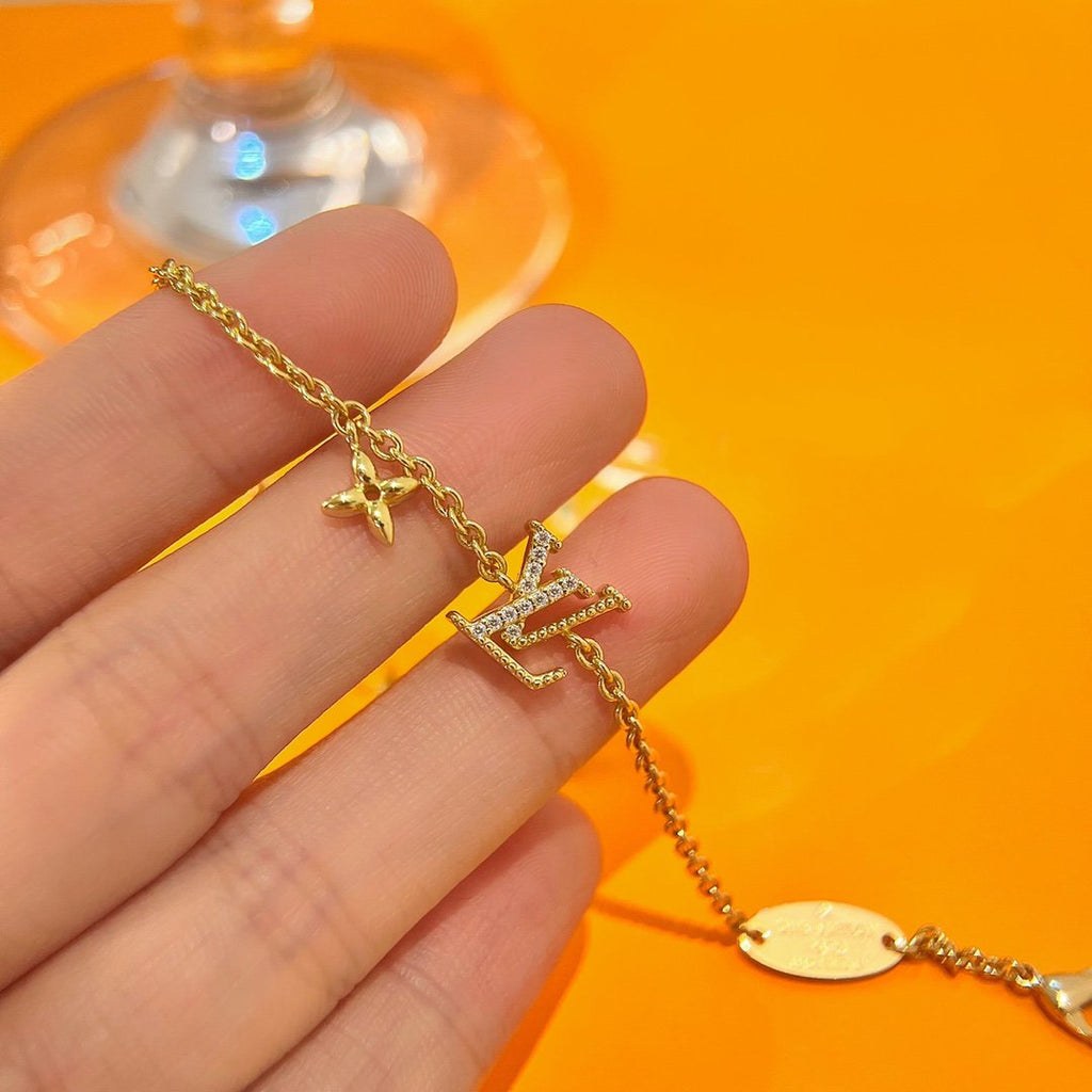 Dream LOGO STAR MOTIF GOLD BRACELET