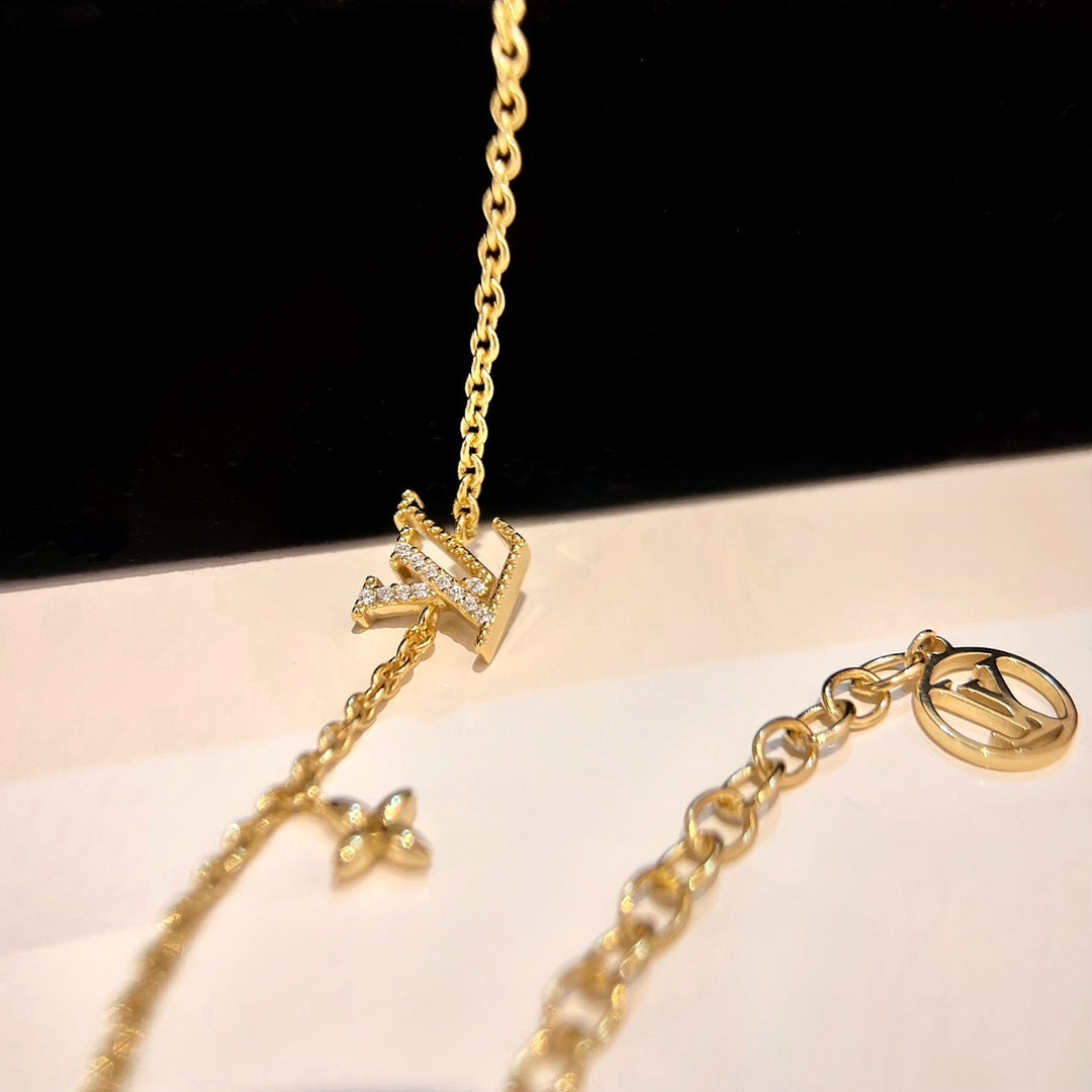 Dream LOGO STAR MOTIF GOLD BRACELET