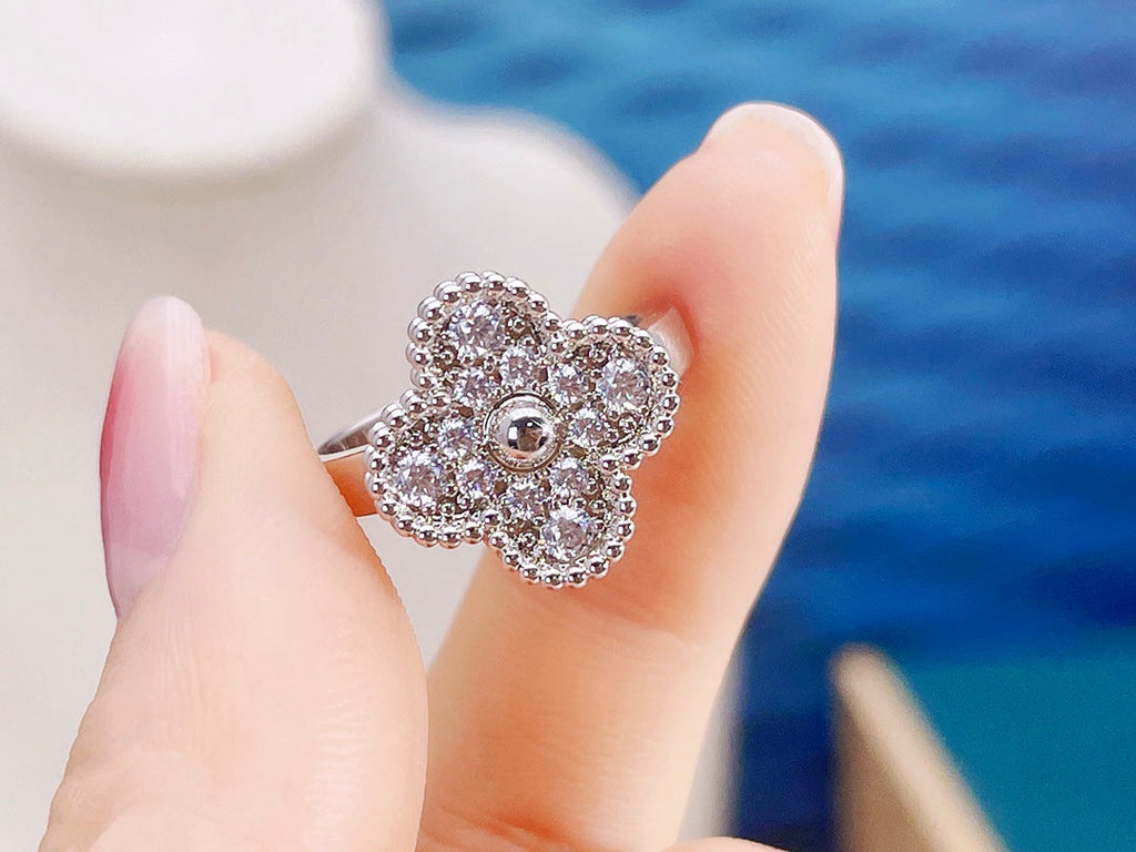 Dream CLOVER DIAMOND RING