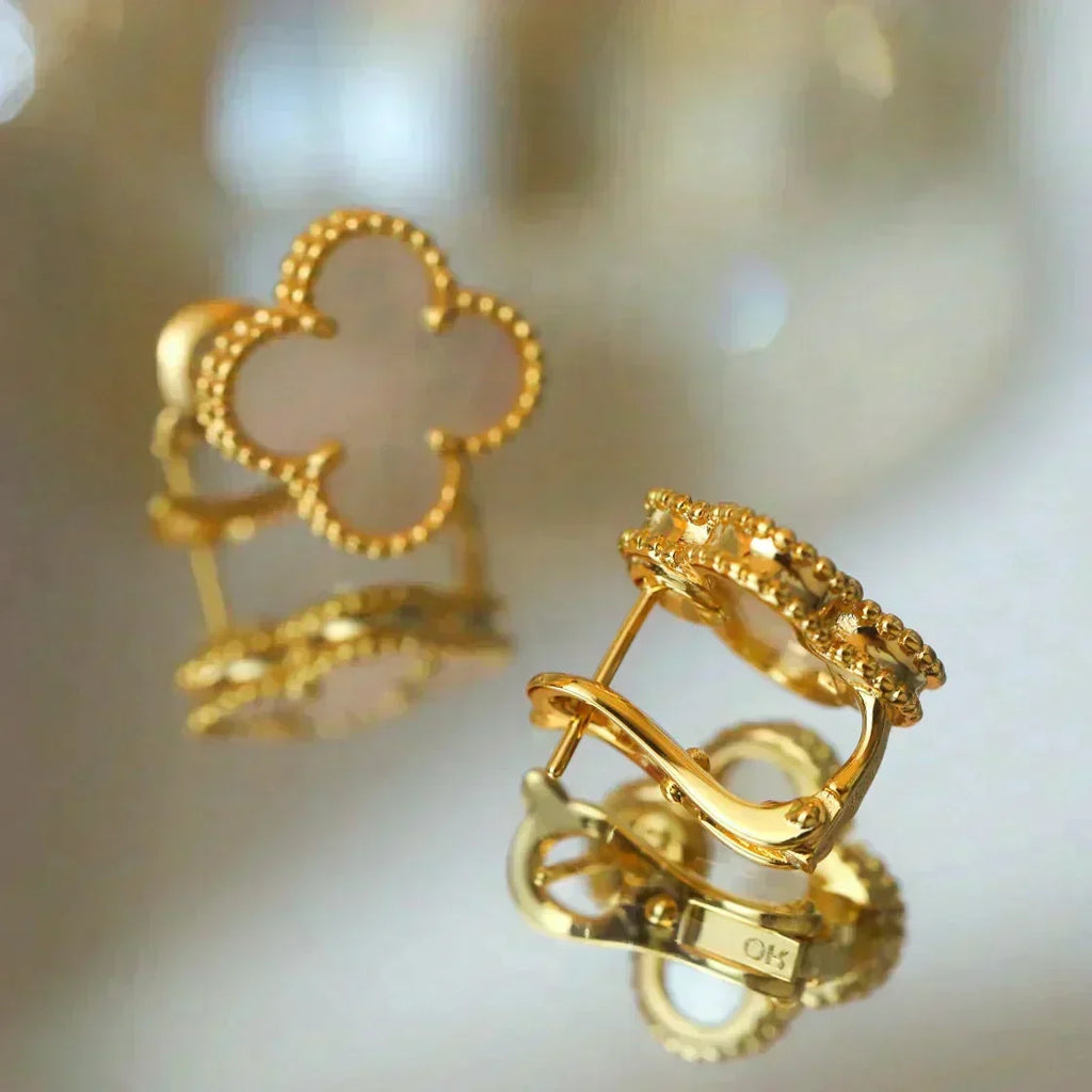 Dream CLOVER MEDIUM 1 MOTIFS  WHITE MOP STUD EARRINGS