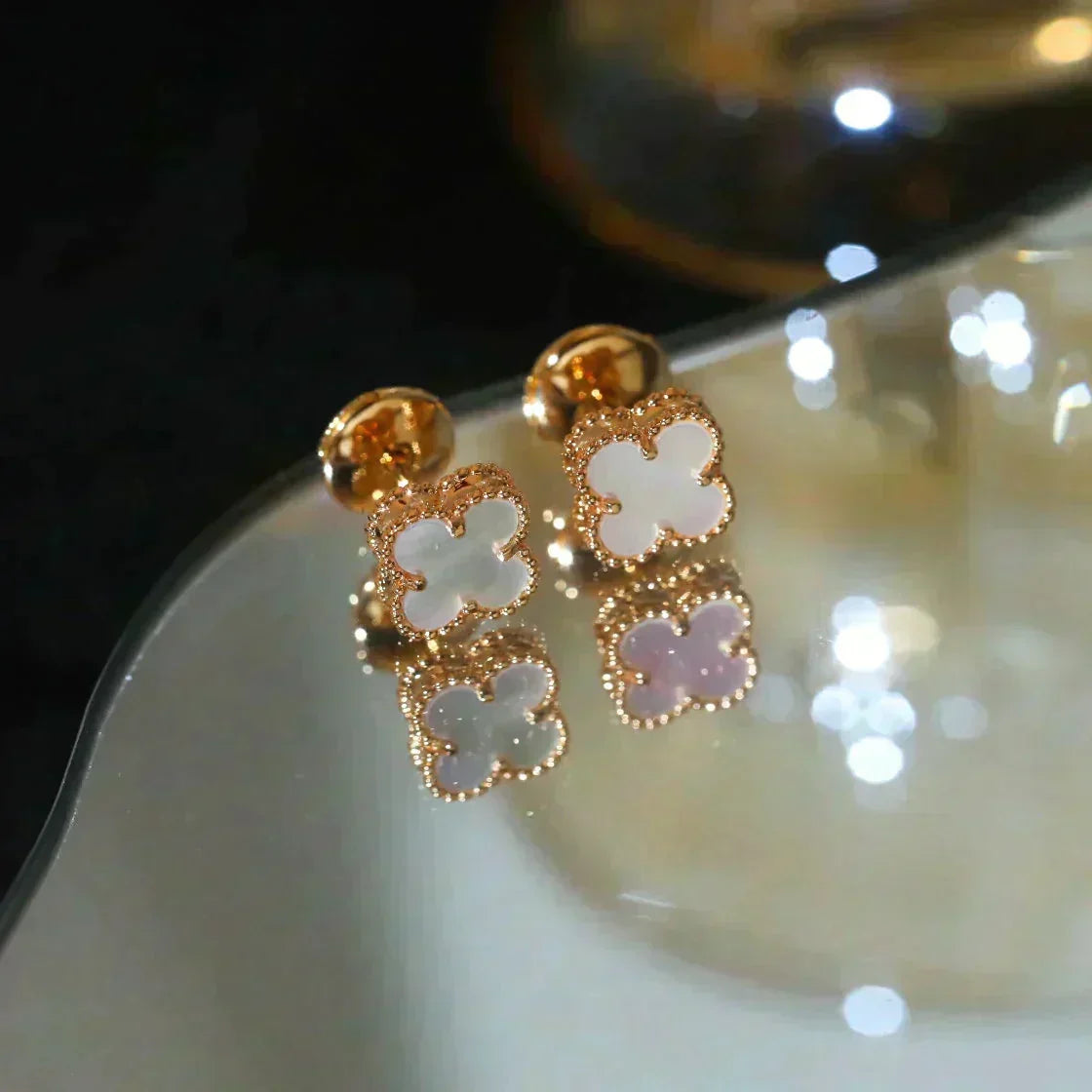 Dream CLOVER MINI 9.5MM WHITE MOP EARRINGS