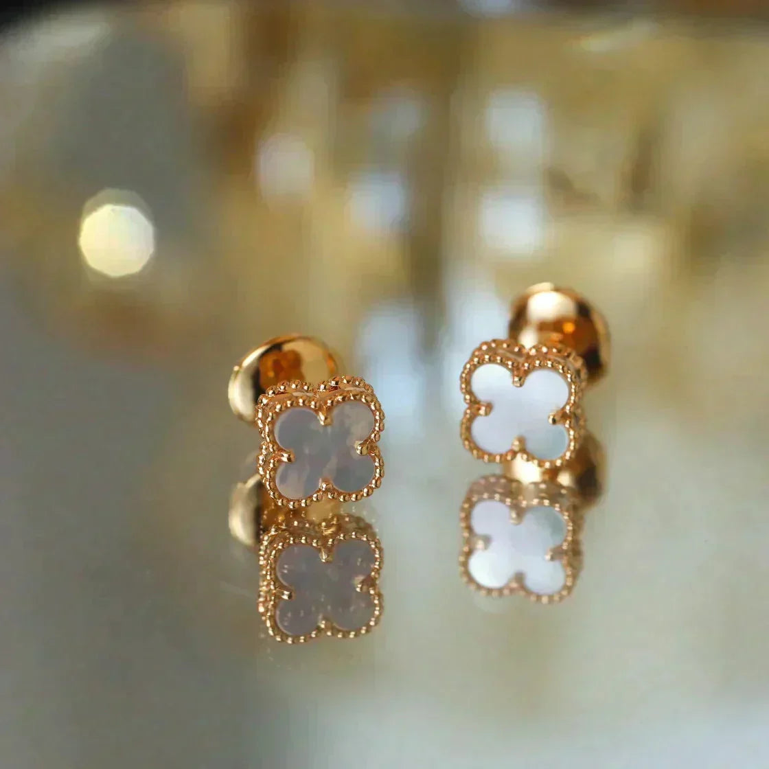 Dream CLOVER MINI 9.5MM WHITE MOP EARRINGS