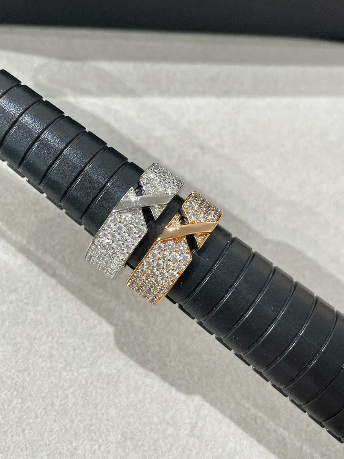 TRAUMHAFTER LIENS-RING MIT DIAMANT-PAVÉ