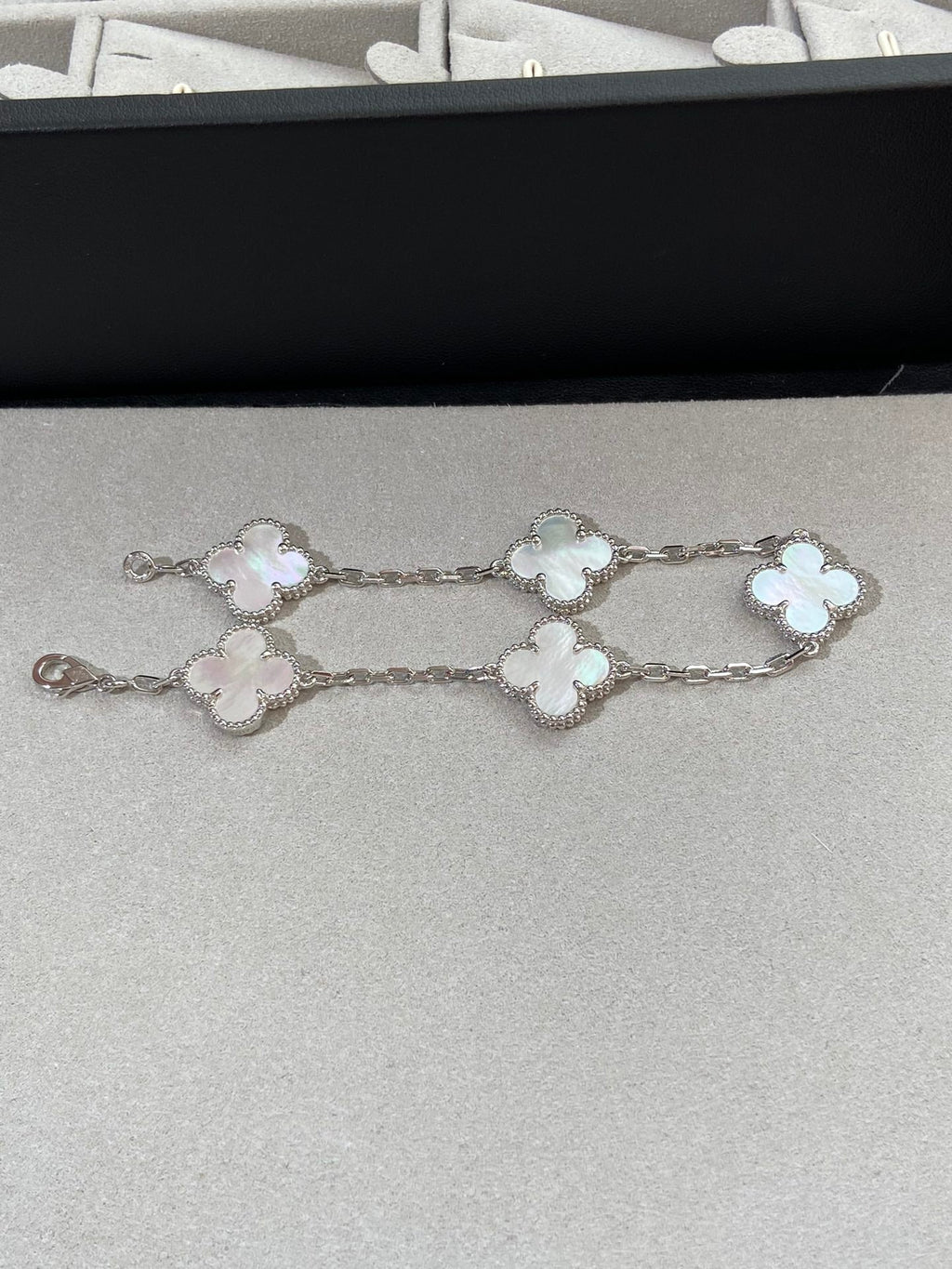 [Dream ]New CLOVER WHITE PEARL MOP 5 MOTIF BRACELET COLLECTION