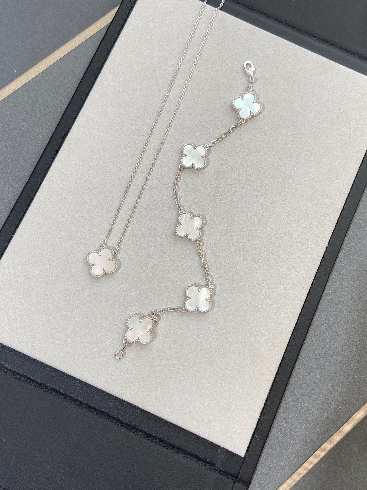 [Dream ]New CLOVER WHITE PEARL MOP 5 MOTIF BRACELET COLLECTION