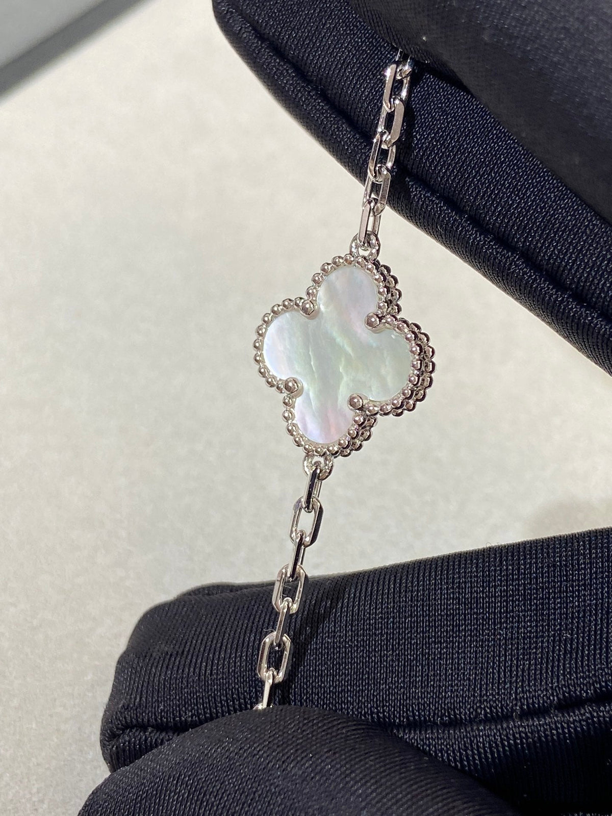 [Dream ]New CLOVER WHITE PEARL MOP 5 MOTIF BRACELET COLLECTION