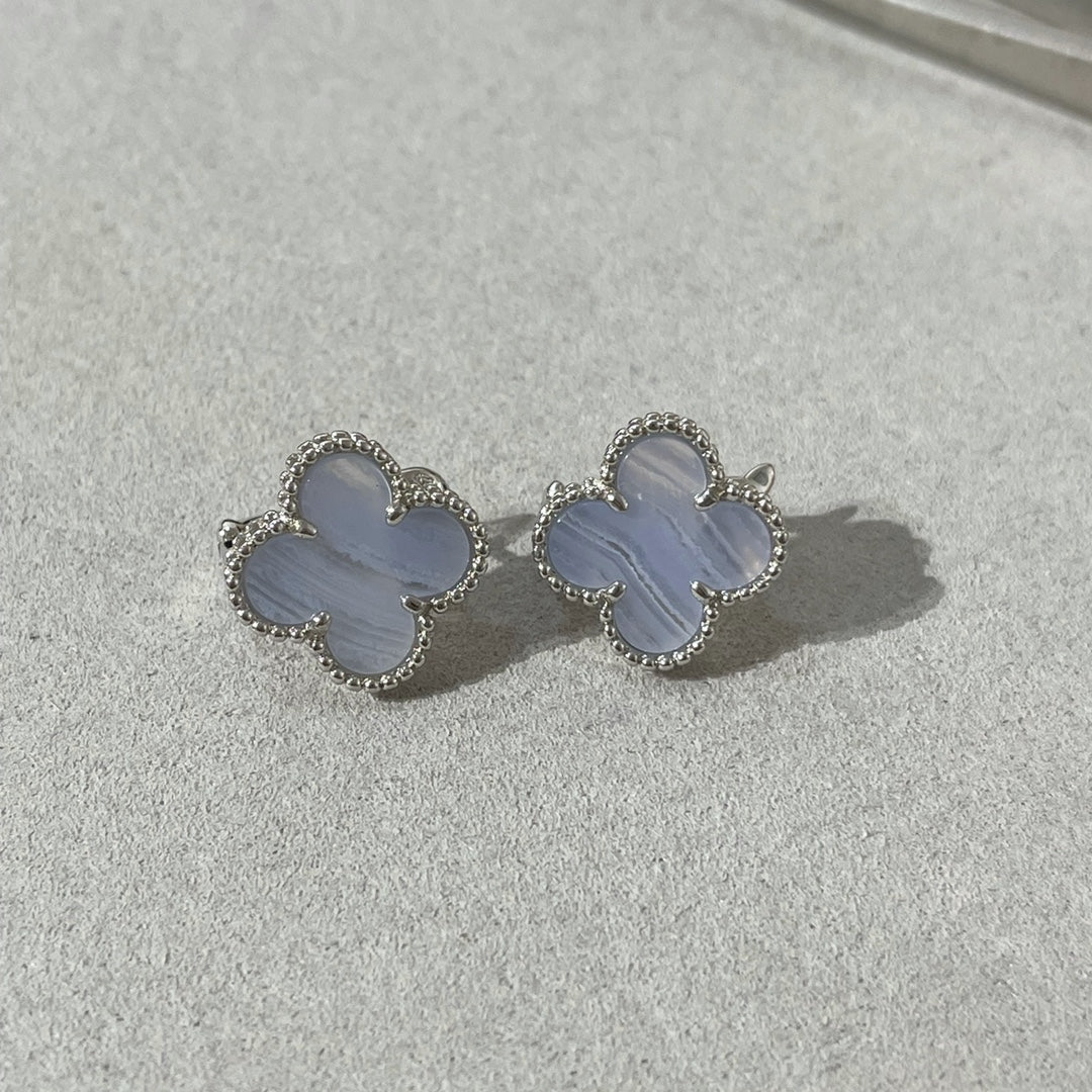 ドリームクローバーカルセドニーシルバースタッドピアス