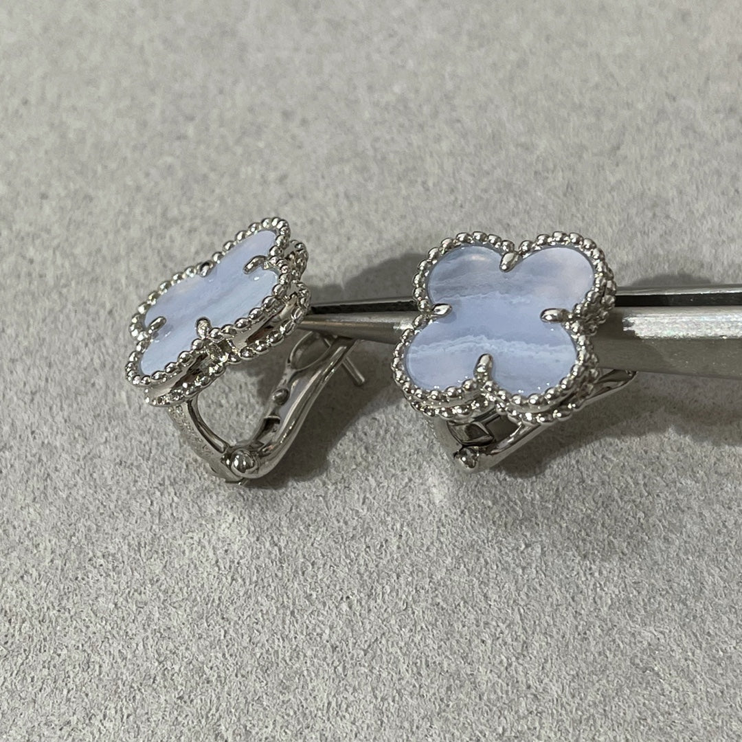 ドリームクローバーカルセドニーシルバースタッドピアス