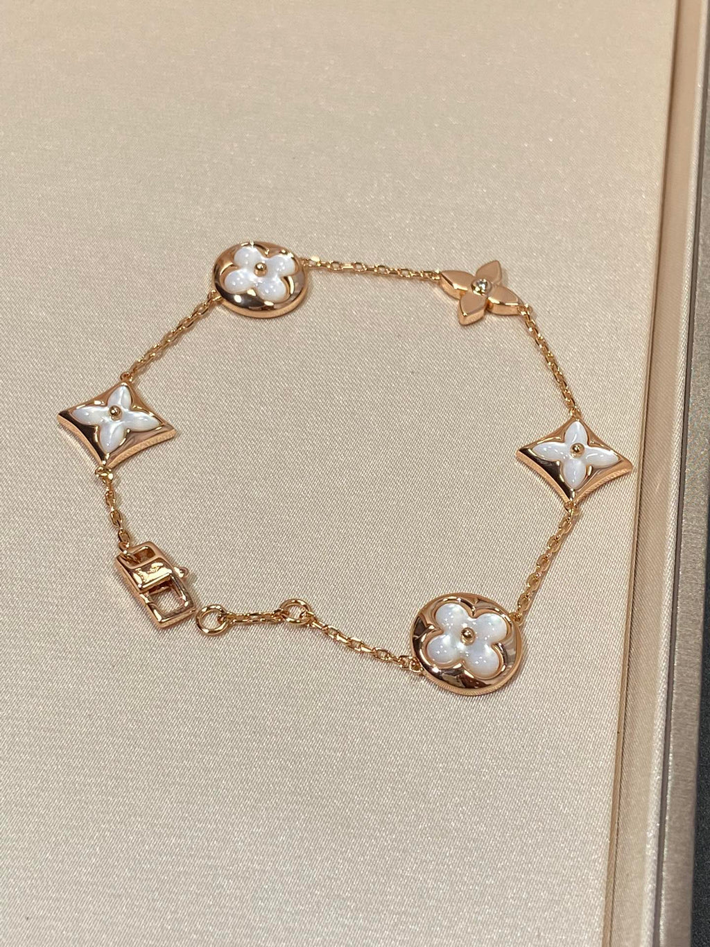 Dream STAR AND SUN 5 MOTIF MOP PINK GOLD BRACELET