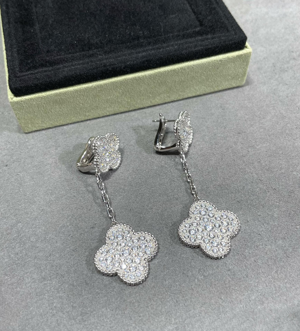 Dream CLOVER 2 MOTIVE OHRRINGE AUS SILBER MIT DIAMANT-PAVÉ