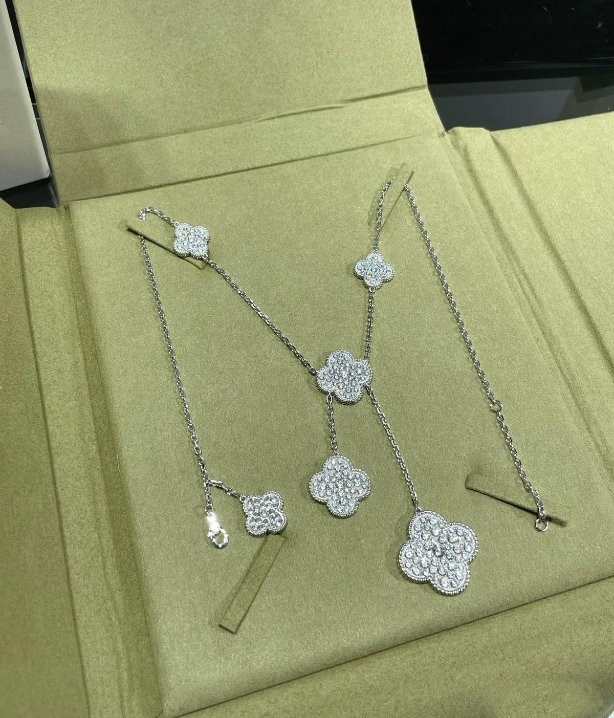 Dream CLOVER 6 MOTIF DIAMOND PAVED NECKLACE