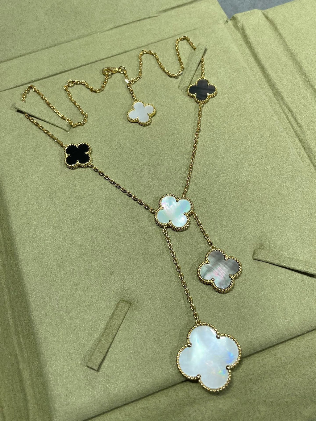 Dream CLOVER 6 MOTIF MOP ONYX GOLD NECKLACE