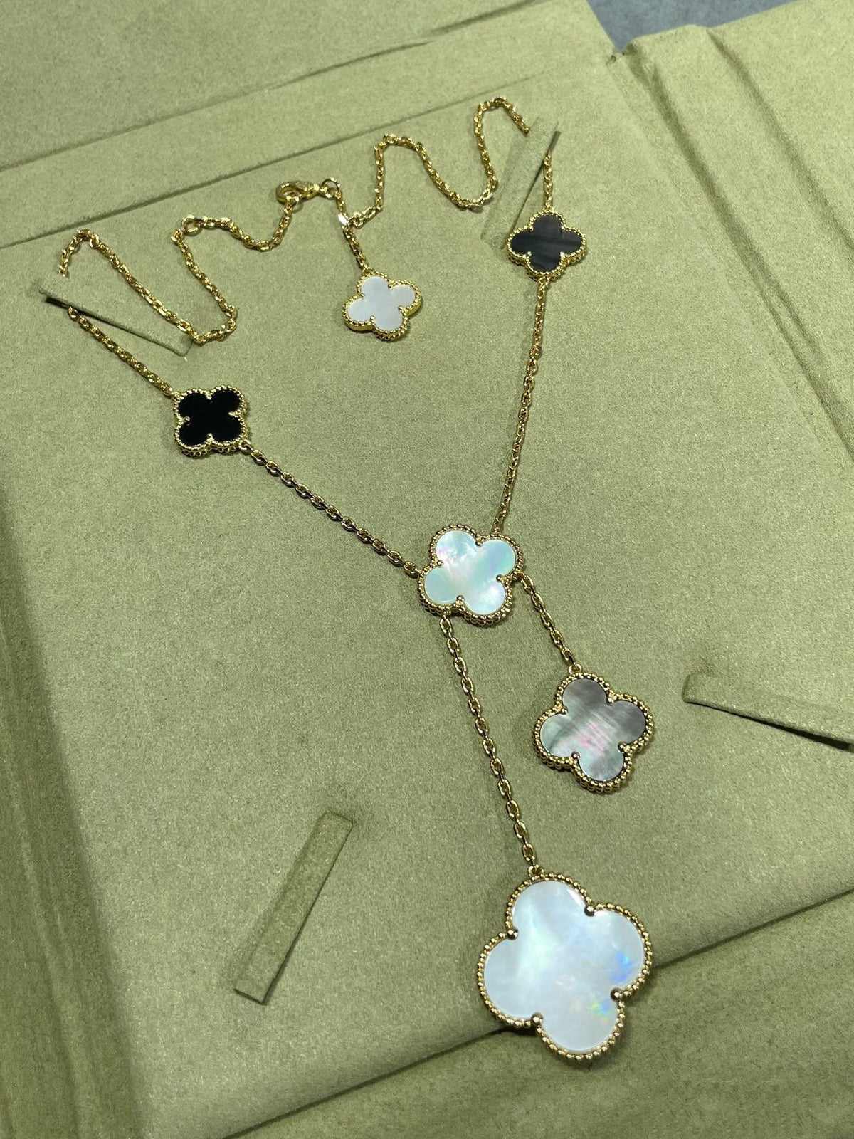 Dream CLOVER 6 MOTIF MOP ONYX GOLD NECKLACE