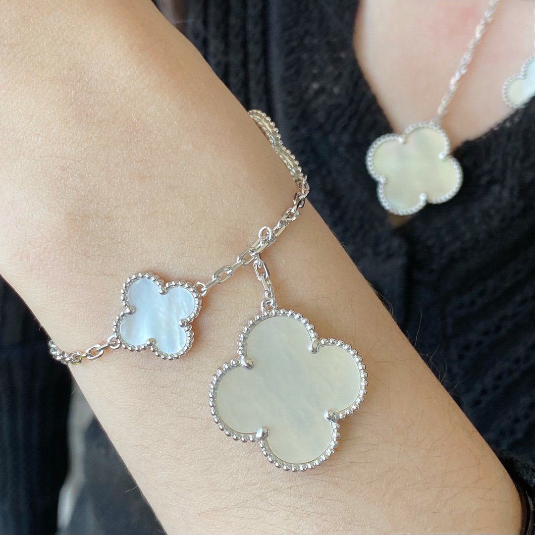 Dream CLOVER 5-MOTIV ARMBAND AUS WEISSEM PERLMUTT IN SILBER