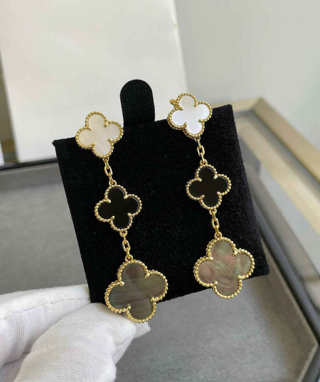 Dream CLOVER 3 MOTIF MOP ONYX DARK MOP PINK GOLD EARRINGS