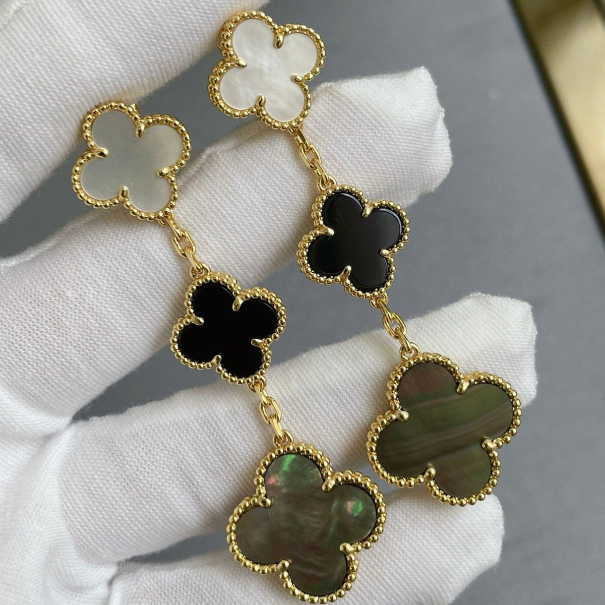 Dream CLOVER 3 MOTIF MOP ONYX DARK MOP PINK GOLD EARRINGS